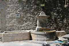 Seillans, fountain