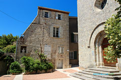 Sollies-Ville, place de l'église Sollies-Ville, place de l'église