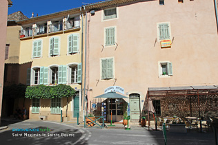 Saint Maximin La Sainte Baume, small square