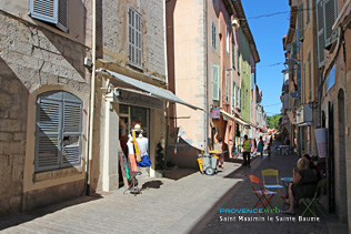 Saint Maximin La Sainte Baume, street