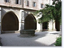Saint Maximin La Sainte Baume - Le cloître du couvent Royal