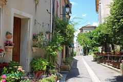 Saint Julien le Montagnier, inn terrace