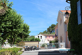 Place du village de Taradeau