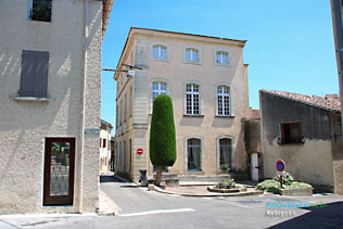 Aubignan, square