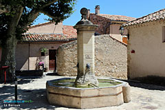 Le Barroux, fontaine