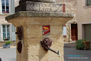 La Bastide des Jourdans, fountain