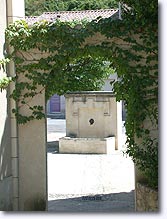 Beaumont de Pertuis, fountain