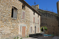 Buisson, houses