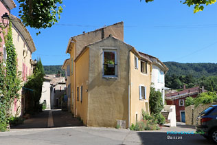 Buisson, houses