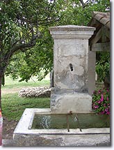 Buoux, fountain