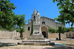 Cabrieres d'Avignon, church