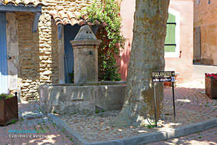 Cabrieres d'Avignon, fountain