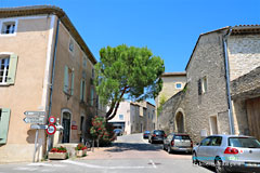 Cabrieres d'Avignon, street