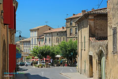 Cadenet, square and terraces