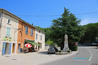 Cairanne, entrée du village