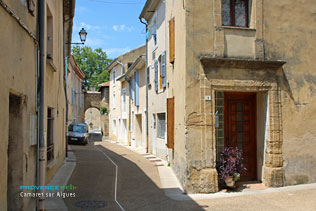 Camaret sur Aigues, ruelle