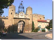 Camaret sur Aigues, porte de l'horloge