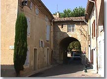 Camaret sur Aigues, street