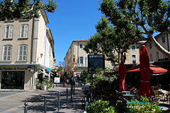 Carpentras, terrasse de café