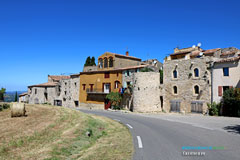 Caseneuve, maisons