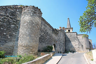 Caumont sur Durance - 12 HQ photographs