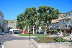 Cavaillon, place avec statue Cavaillon, place avec statue