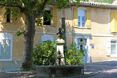 Chateauneuf in Gadagne, fountain