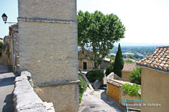 Chateauneuf in Gadagne, the village