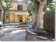 Cheval Blanc - Square and fountain