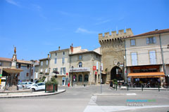 Courthézon, la grande place