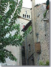 Crestet, stone houses