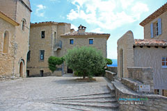 Crillon le Brave, place in l'eglise