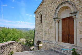 Crillon le Brave, porte de l'église