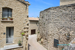 Crillon le Brave, rue