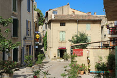 Cucuron, square and shops