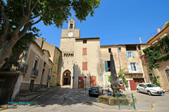 Cucuron, place et fontaine