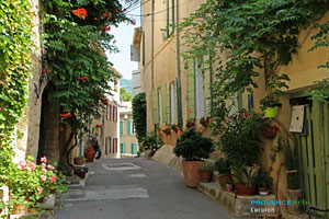 Cucuron,rue