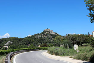 Route menant à Entrechaux