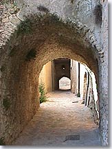Faucon, vaulted passageway