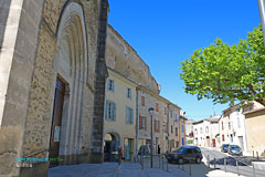 Grillon, church and ramparts Grillon, church and ramparts