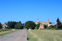 Grillon, the village Grillon, thee village