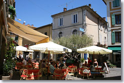 Isle sur la Sorgue, small square