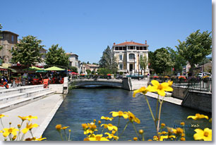 L Isle Sur La Sorgue Village In The Vaucluse Provence Web France