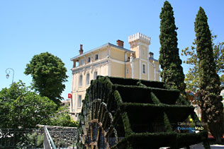 Isle sur Sorgue, roue à eau