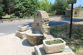Jonquerettes, fountain