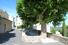 Joucas, bancs avec vue sur le paysage