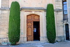 Joucas, porte de l'église