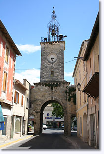 Le Thor, porte du Douzabas et son campanile