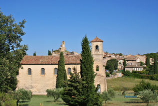 Lourmarin, church