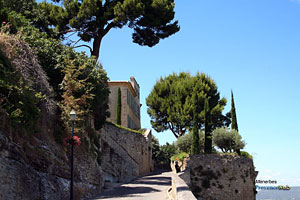 Menerbes Menerbes